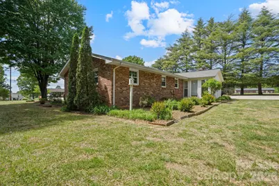 3328 Sulphur Springs Road NE, Hickory, NC 28601 - Photo 36