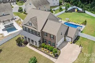 2071 Feldspar Dr, Davidson, NC 28036 - Photo 2