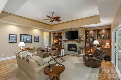 8 Manorwood Court, Flat Rock, NC 28731 - Photo 4