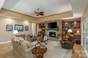 8 Manorwood Ct, Flat Rock, NC 28731 - Photo 4