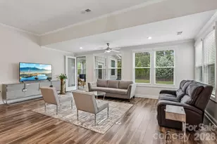 10400 Superb Ln, Charlotte, NC 28215 - Photo 6