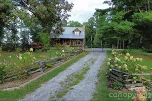 10 Black Bear Vly Dr, Hendersonville, NC 28792 - Photo 2