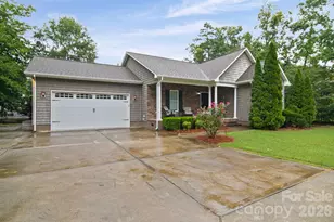 1403 Springhaven Cir, Albemarle, NC 28001 - Photo 2