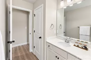 8913 Sawyer Run Ct, Charlotte, NC 28215 - Photo 24