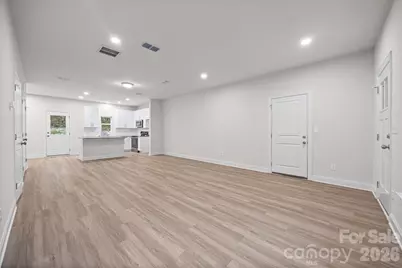 610 W Lewis Street, Dallas, NC 28034 - Photo 4