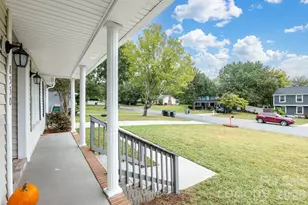 8530 Glenway Ct, Charlotte, NC 28226 - Photo 2