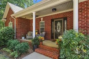 232 Pebble Stone Ln, Matthews, NC 28104 - Photo 2