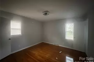 3105 Woodview Dr, High Point, NC 27265 - Photo 6