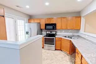 11010 Alderbrook Ln, Charlotte, NC 28270 - Photo 4