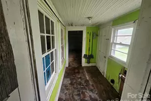 28 Chestnut St, Rosman, NC 28772 - Photo 8