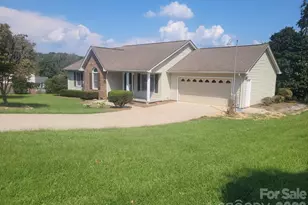3842 Serenity Dr, Hickory, NC 28602 - Photo 2