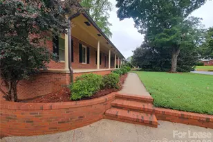 614 Carolina Ave S, Statesville, NC 28677 - Photo 2