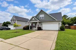 3600 Crosswinds Dr, Hope Mills, NC 28348 - Photo 2
