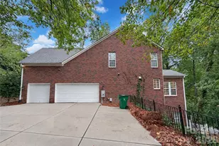2420 Runnymede Ln, Charlotte, NC 28209 - Photo 2