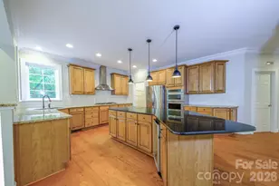 2420 Runnymede Ln, Charlotte, NC 28209 - Photo 10