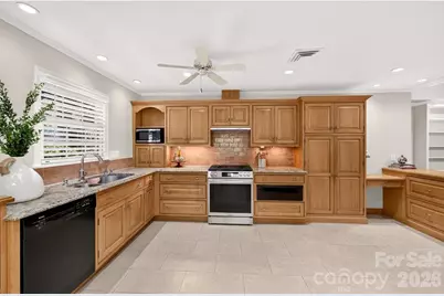 6000 Colchester Place, Charlotte, NC 28210 - Photo 6