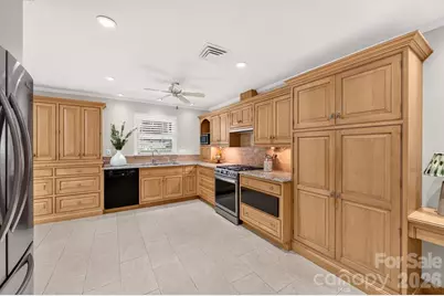 6000 Colchester Place, Charlotte, NC 28210 - Photo 4