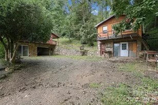 360 Poverty Branch Rd, Barnardsville, NC 28709 - Photo 6