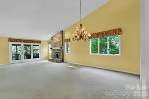 901 Red Oak Dr, Hendersonville, NC 28791 - Photo 12