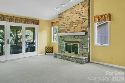 901 Red Oak Drive, Hendersonville, NC 28791 - Photo 4
