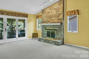 901 Red Oak Dr, Hendersonville, NC 28791 - Photo 4