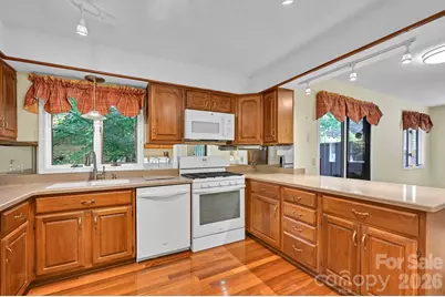 901 Red Oak Drive, Hendersonville, NC 28791 - Photo 18