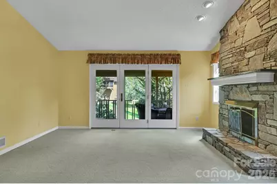 901 Red Oak Drive, Hendersonville, NC 28791 - Photo 6
