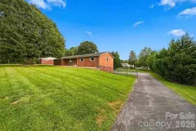 226 28th Avenue Place NE, Hickory, NC 28601 - Photo 4