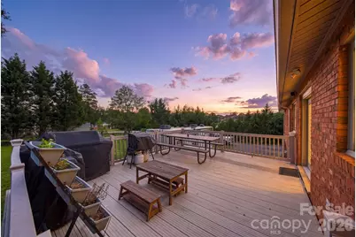 226 28th Avenue Place NE, Hickory, NC 28601 - Photo 2