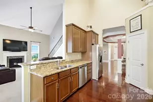 10110 Loch Lomond Dr, Charlotte, NC 28278 - Photo 8