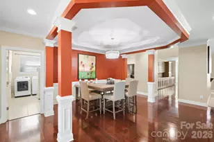 10110 Loch Lomond Dr, Charlotte, NC 28278 - Photo 2