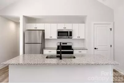 618 E Holly Street, Dallas, NC 28034 - Photo 2
