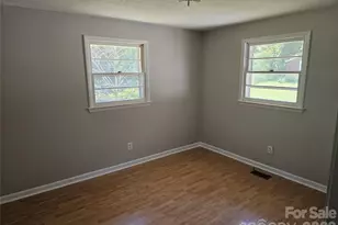 2782 W View St, Hickory, NC 28601 - Photo 12