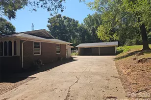 2782 W View St, Hickory, NC 28601 - Photo 2