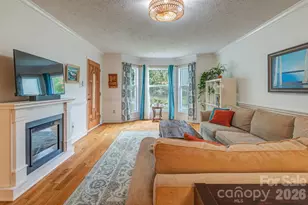 5 Parkway Creek Dr, Asheville, NC 28803 - Photo 2