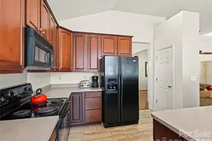 13318 Planters Row Dr, Charlotte, NC 28278 - Photo 10