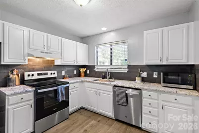 3009 Heathstead Place #J, Charlotte, NC 28210 - Photo 4