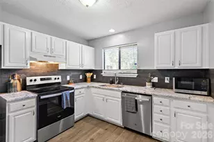 3009 Heathstead Place, Charlotte, NC 28210 - Photo 4