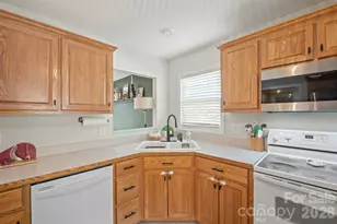 9530 Driftwood Ct, Hickory, NC 28601 - Photo 12