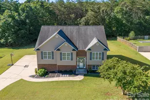 9530 Driftwood Ct, Hickory, NC 28601 - Photo 2
