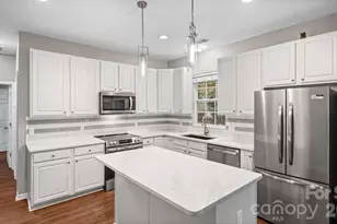 10305 Flat Stone Rd, Charlotte, NC 28213 - Photo 6