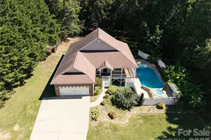 6391 Cathedral Dr, Hickory, NC 28601 - Photo 4