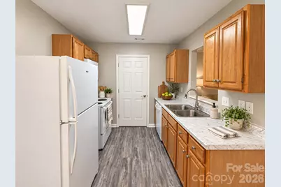 5430 Peachwood Drive, Charlotte, NC 28216 - Photo 6