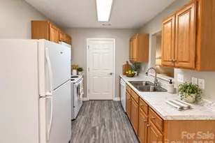 5430 Peachwood Dr, Charlotte, NC 28216 - Photo 6