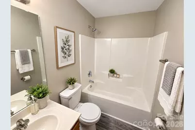 5430 Peachwood Drive, Charlotte, NC 28216 - Photo 8
