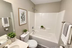 5430 Peachwood Dr, Charlotte, NC 28216 - Photo 8