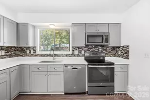 5921 Falstaff Dr, Charlotte, NC 28227 - Photo 16