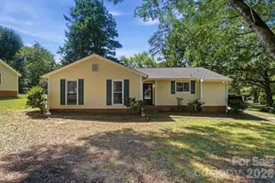 5921 Falstaff Dr, Charlotte, NC 28227 - Photo 2