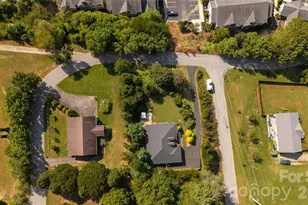 91 Crestview St, Canton, NC 28716 - Photo 2