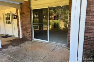 7105 Quail Meadow Ln, Charlotte, NC 28210 - Photo 2